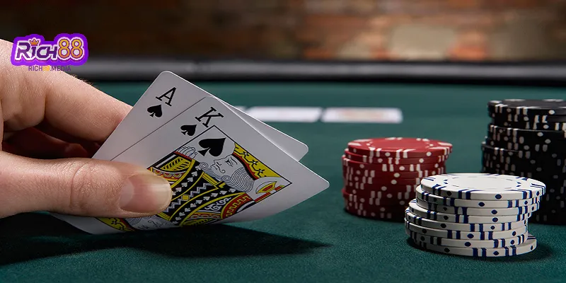Cách chơi với bài tẩy trong poker