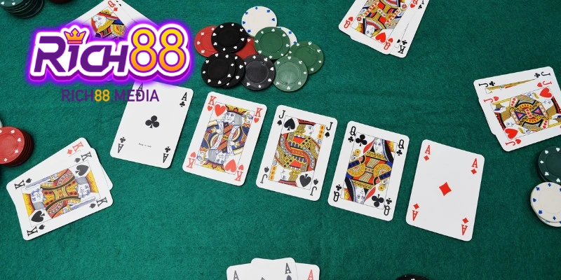 Chơi Poker online cần biết đọc vị đối thủ