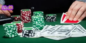 Trong trò chơi poker, bài tẩy là gì?